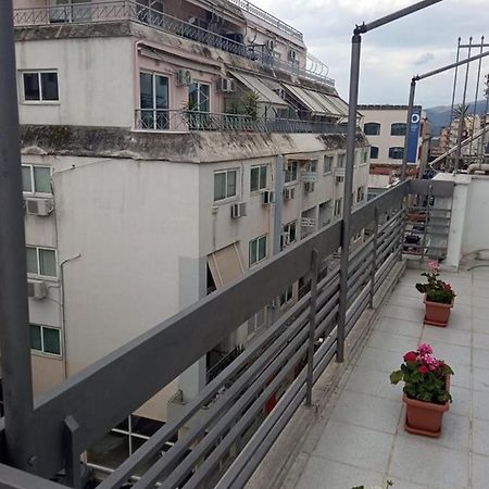 Lemon - Happyhostgr - Downtown Apartment Volos Exterior photo